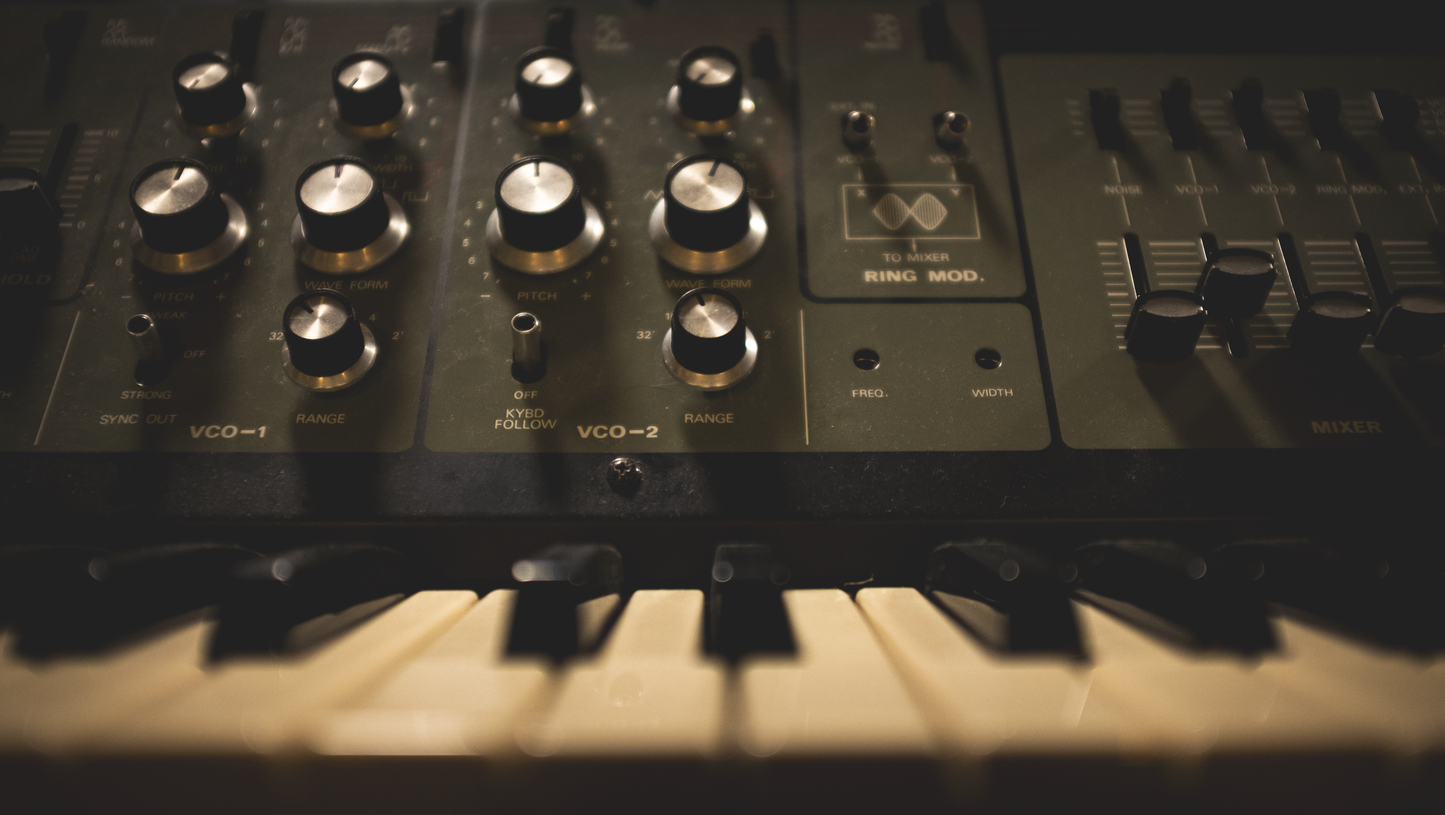 Roland SH-5 Plugin & Sample Pack